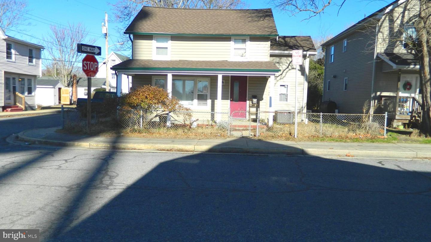501 Lincoln St Property Photo 3