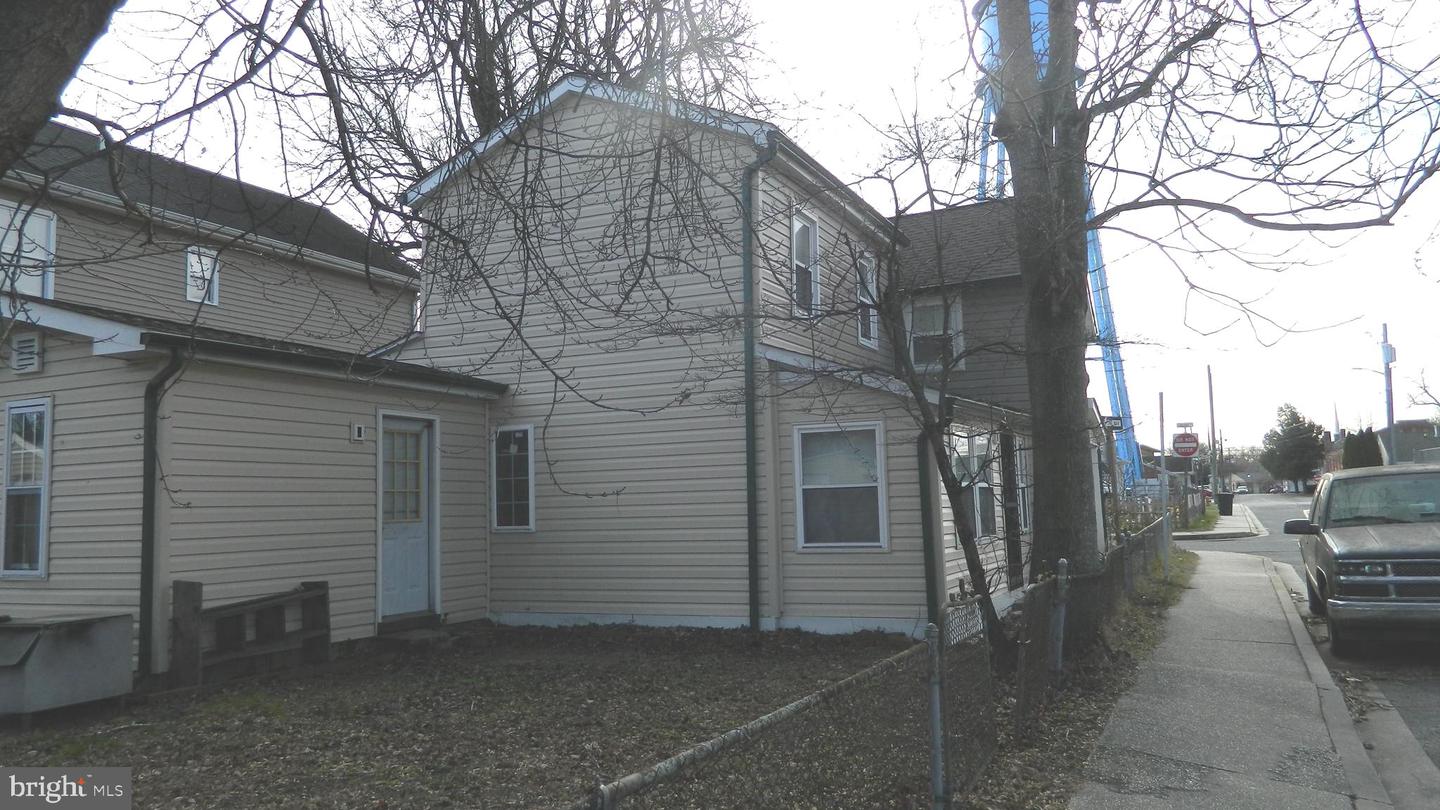 501 Lincoln St Property Photo 4