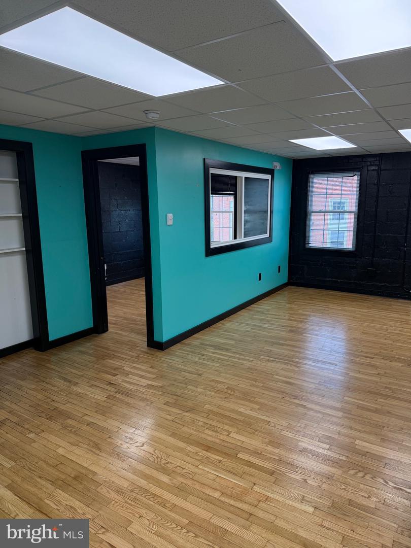 403 Market Property Photo 2