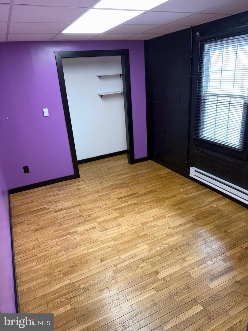 403 Market Property Photo 6