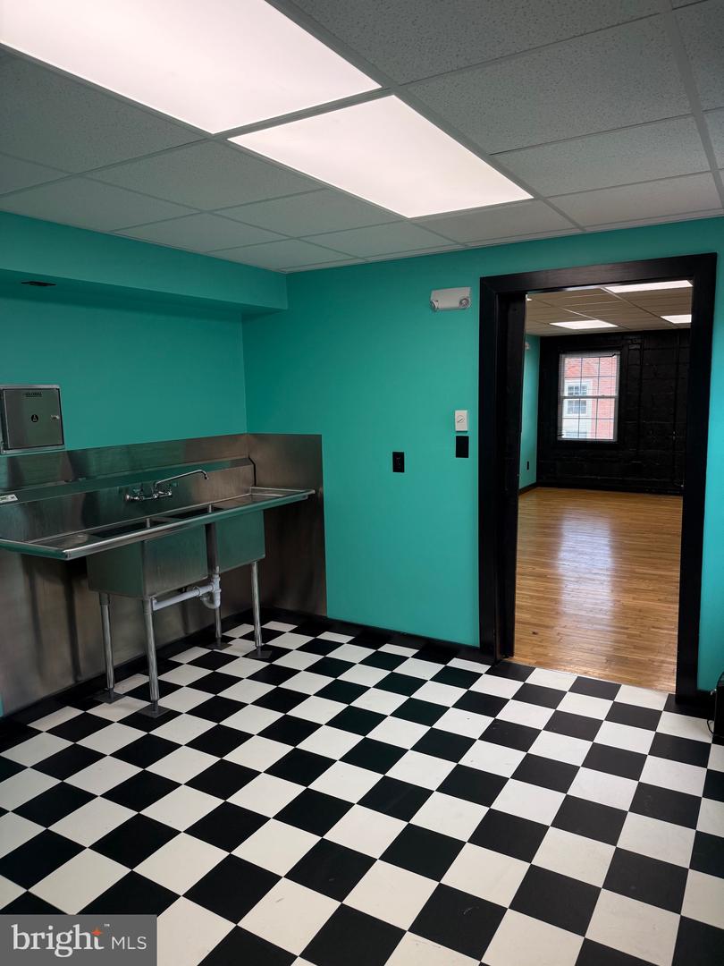 403 Market Property Photo 11