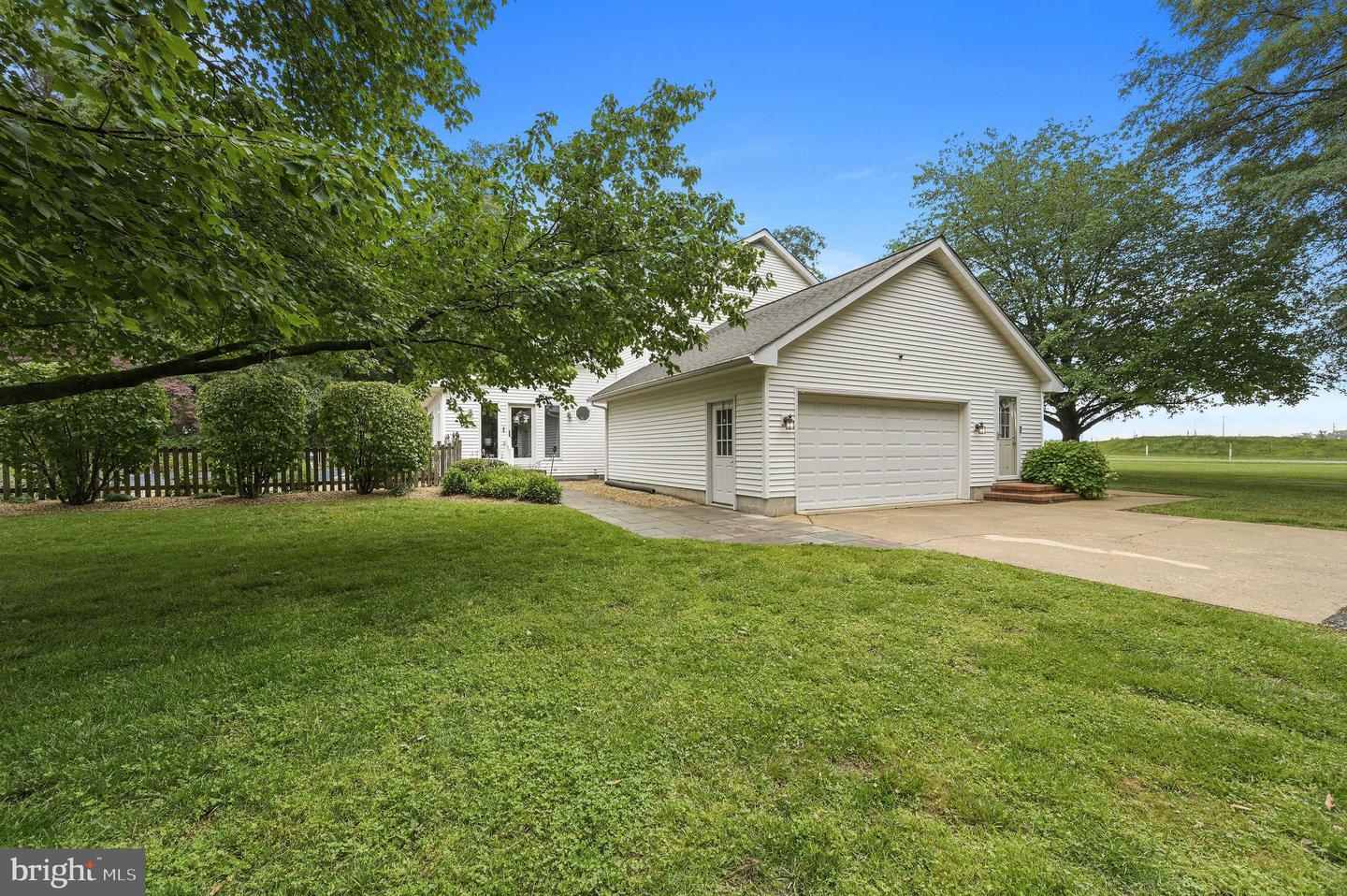 11142 Log Cabin Rd Property Photo 17
