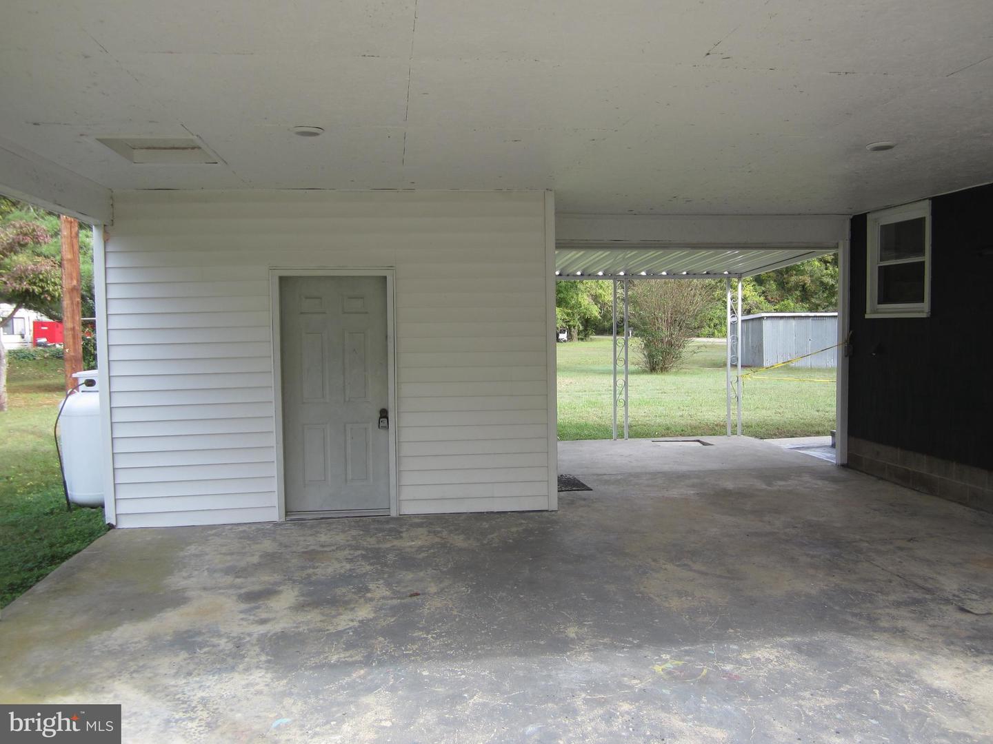 26606 Idlewild Rd Property Photo 7