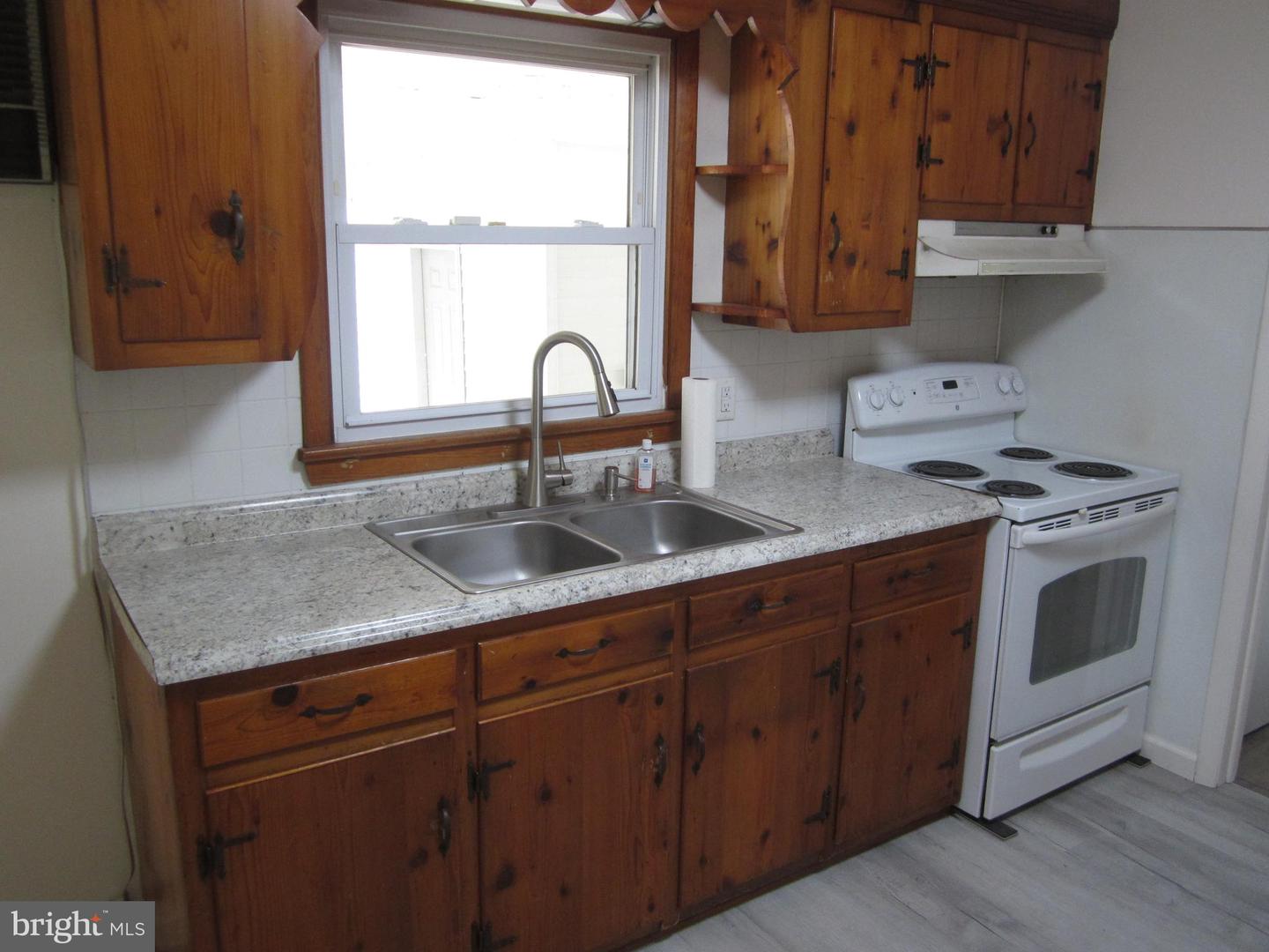 26606 Idlewild Rd Property Photo 8