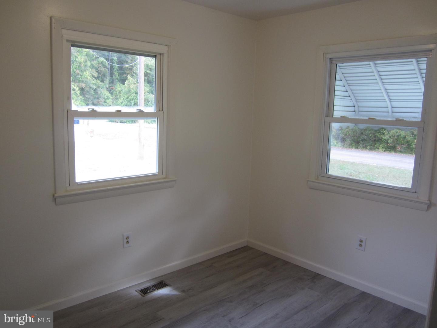 26606 Idlewild Rd Property Photo 17