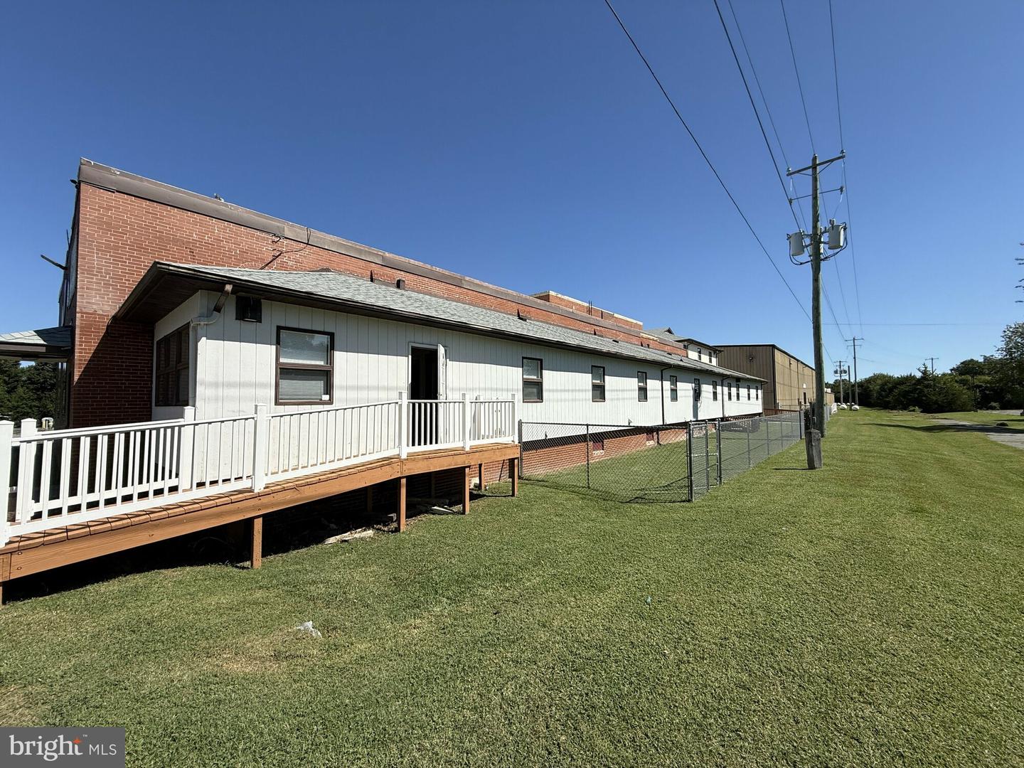 2 N Maple Property Photo 2