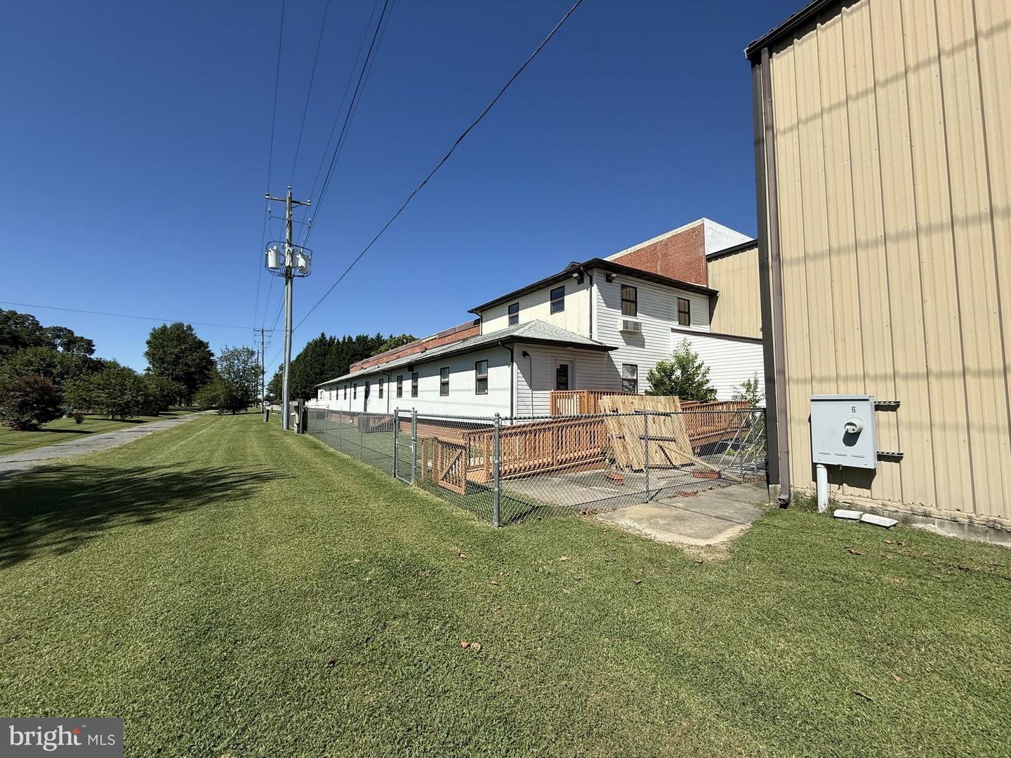 2 N Maple Property Photo 4