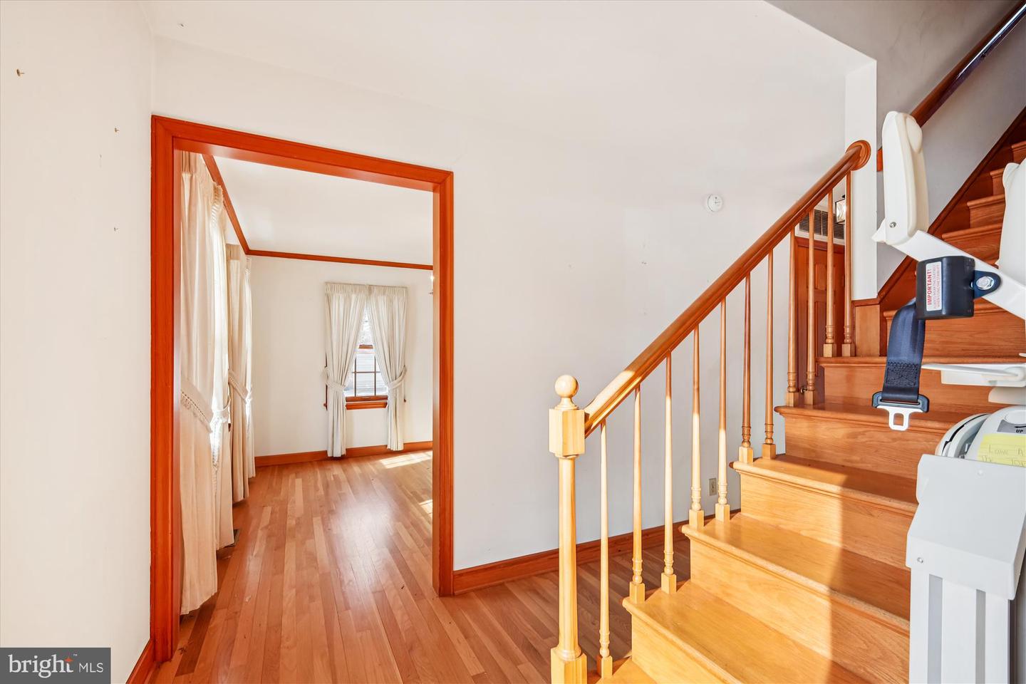 211 Bloomingdale Ave Property Photo 5