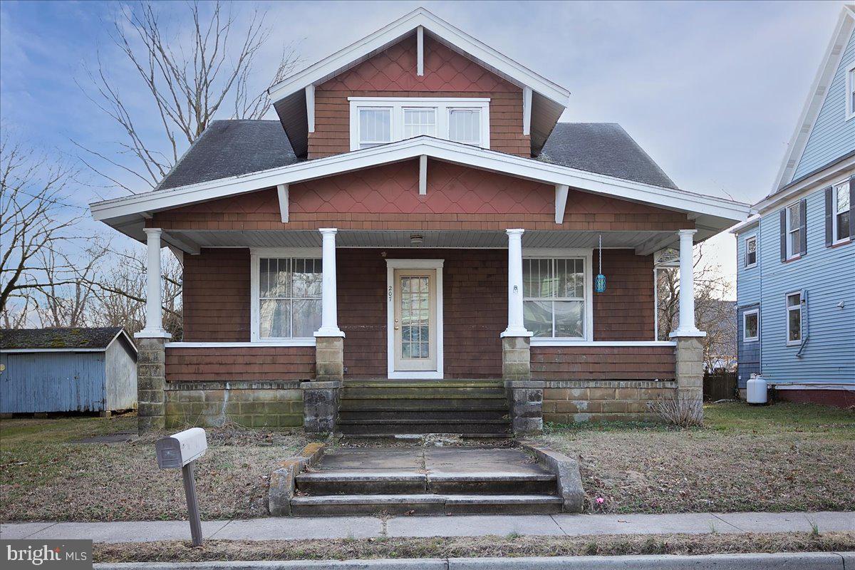 207 W Sunset Ave W Property Photo 1