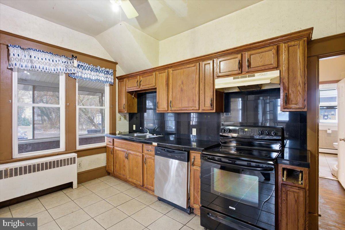 207 W Sunset Ave W Property Photo 3