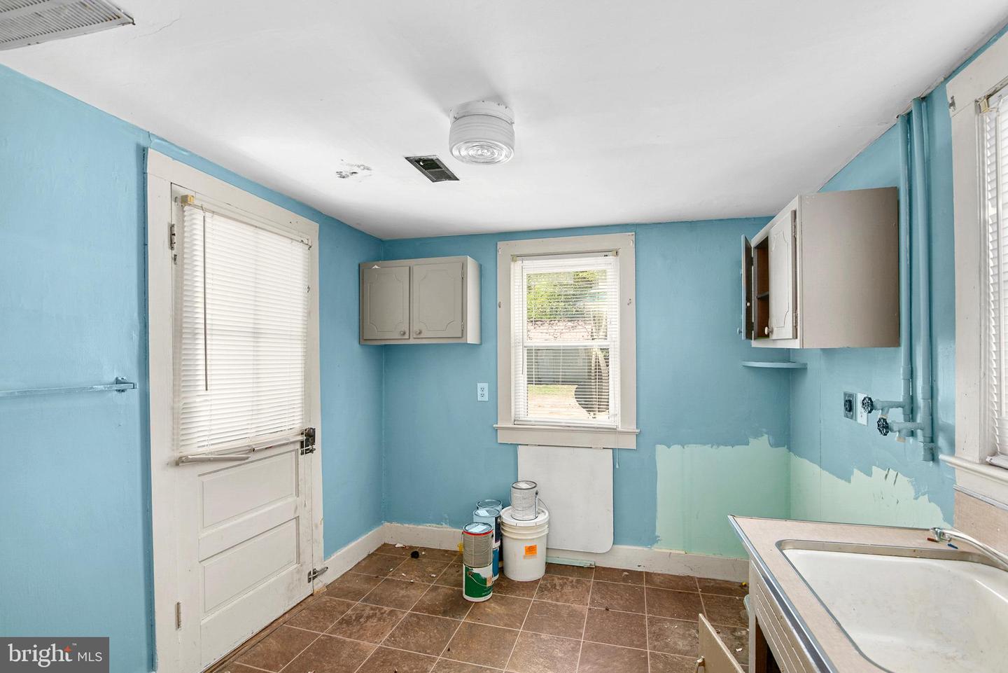 156 Main St Property Photo 6