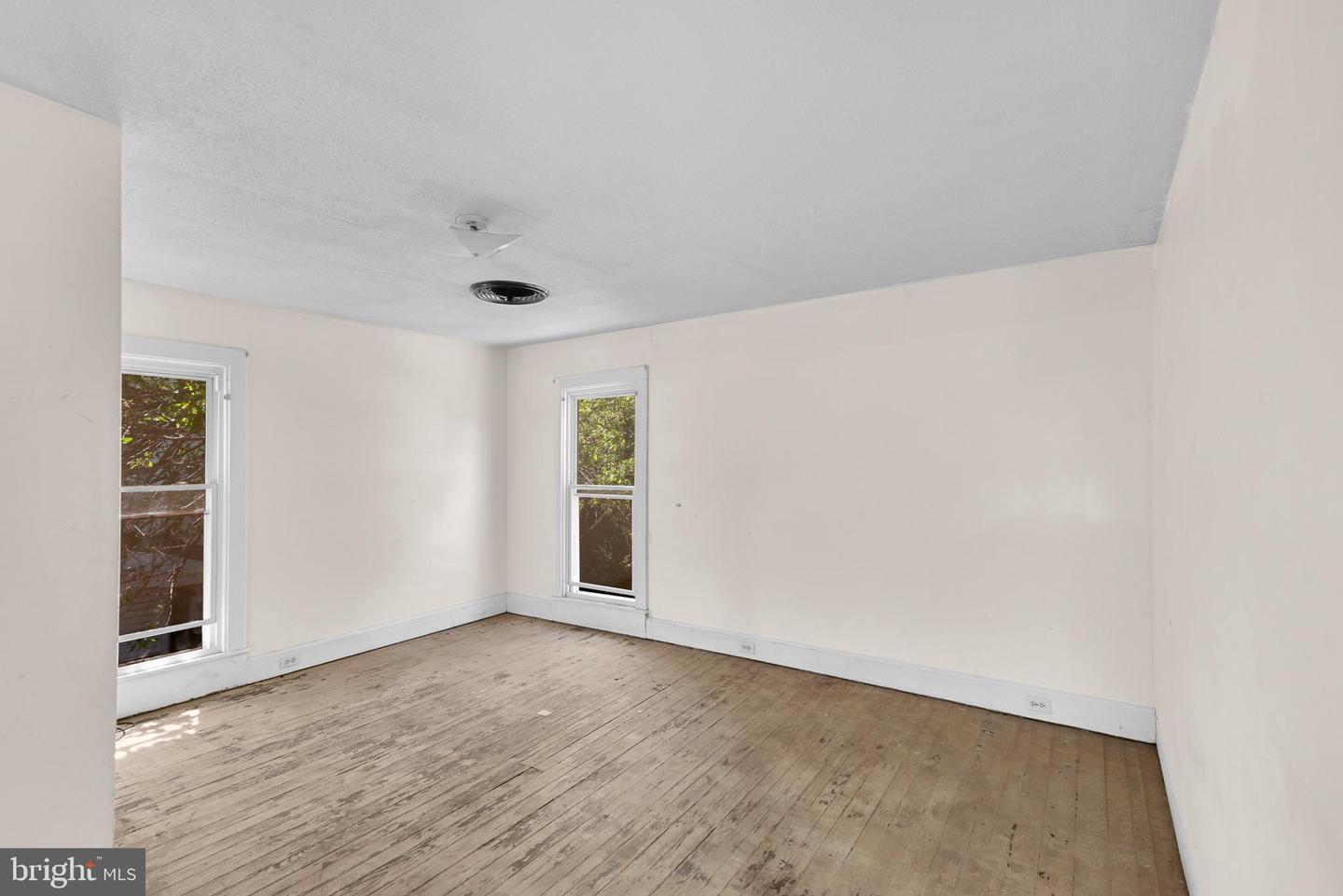 156 Main St Property Photo 11