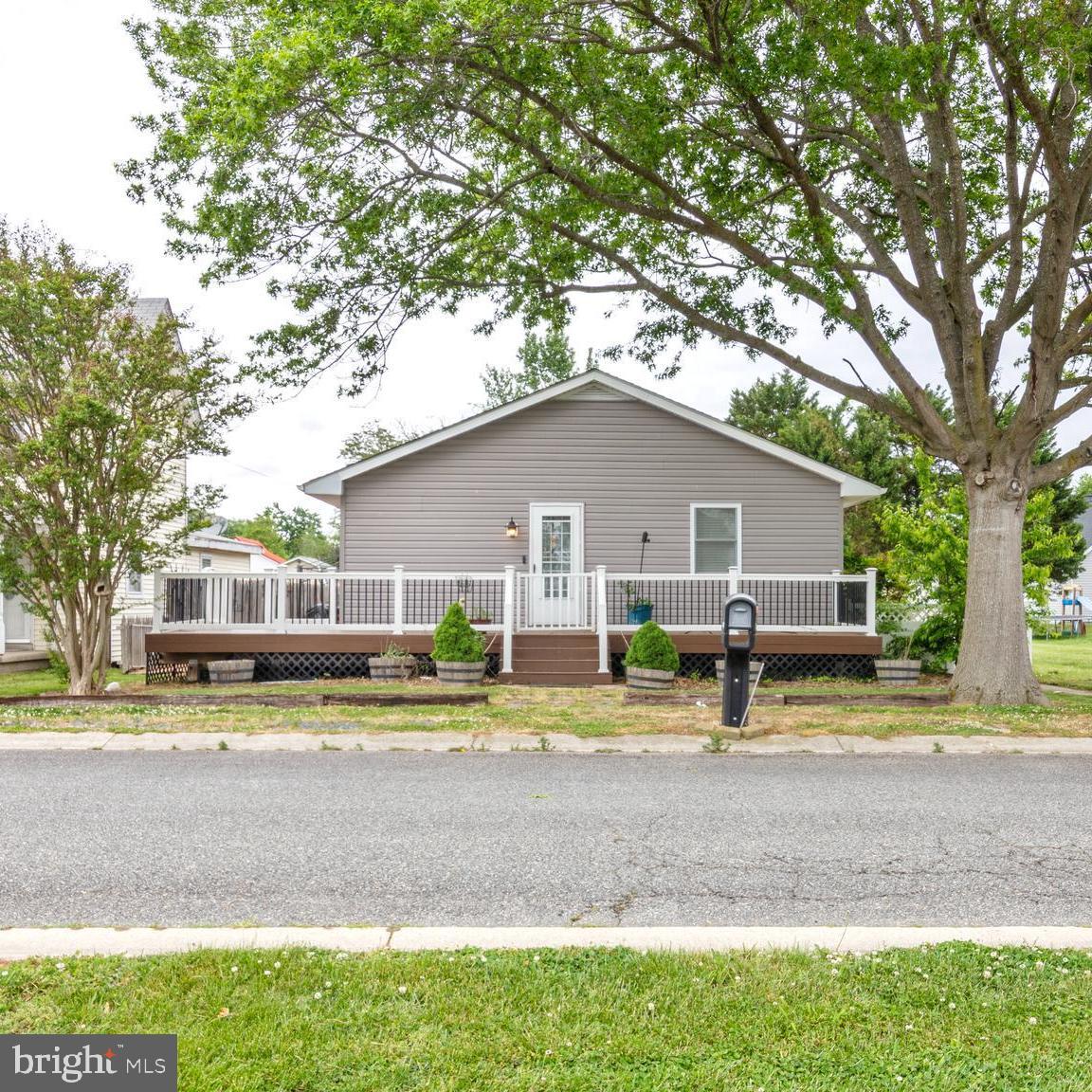 208 Oriole Ave Property Photo 1