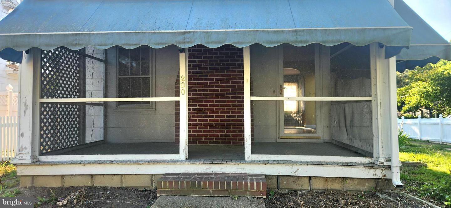 200 S. 2nd Property Photo 4