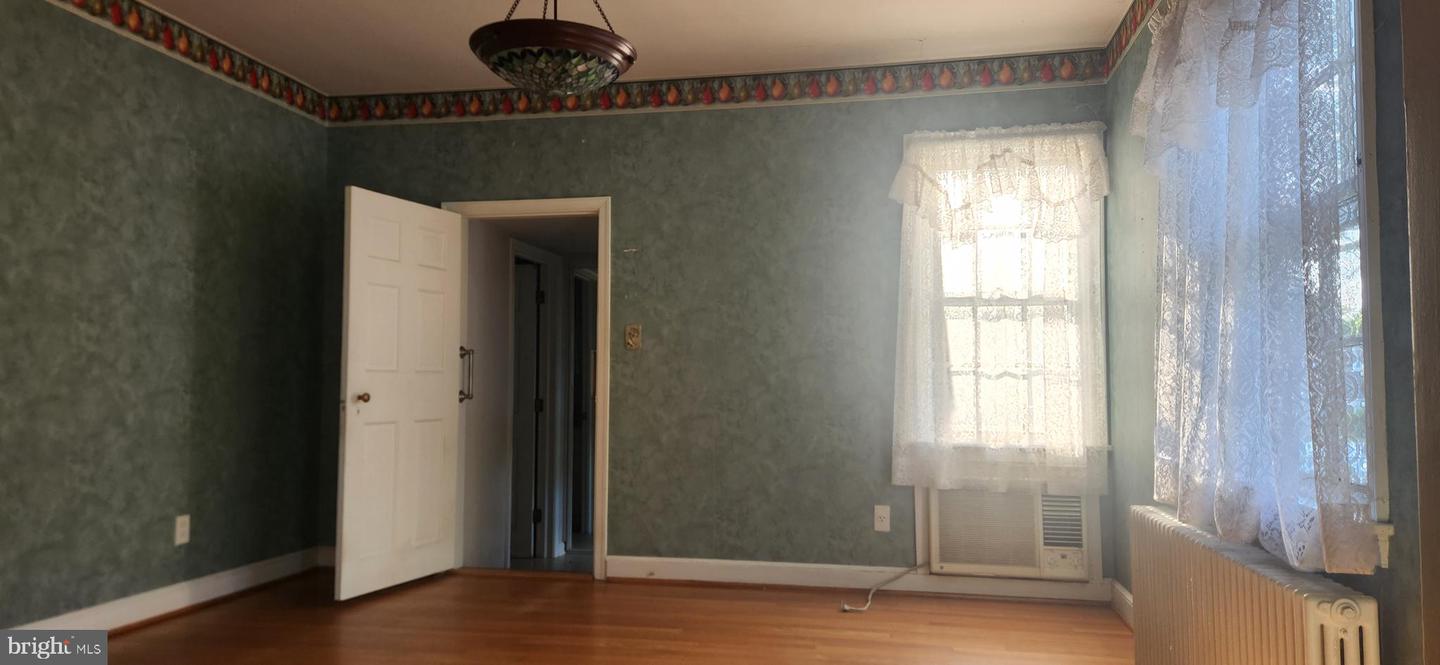 200 S. 2nd Property Photo 10