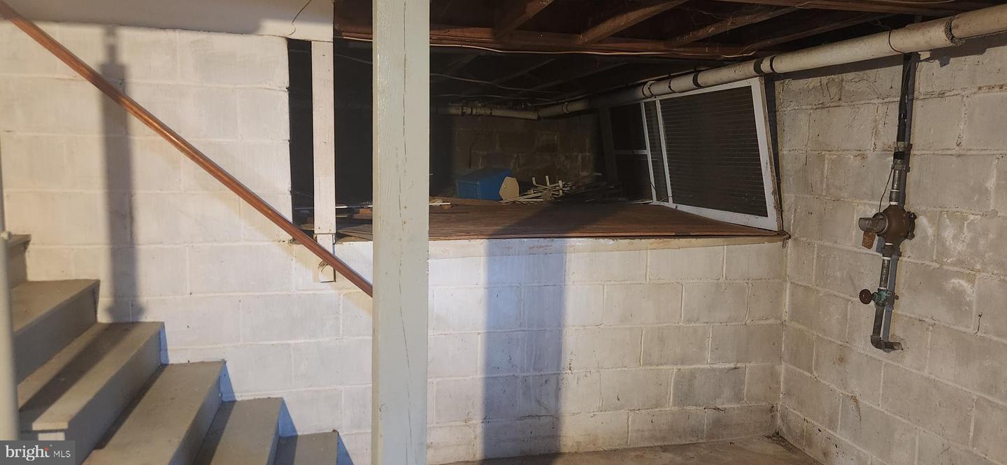 200 S. 2nd Property Photo 17