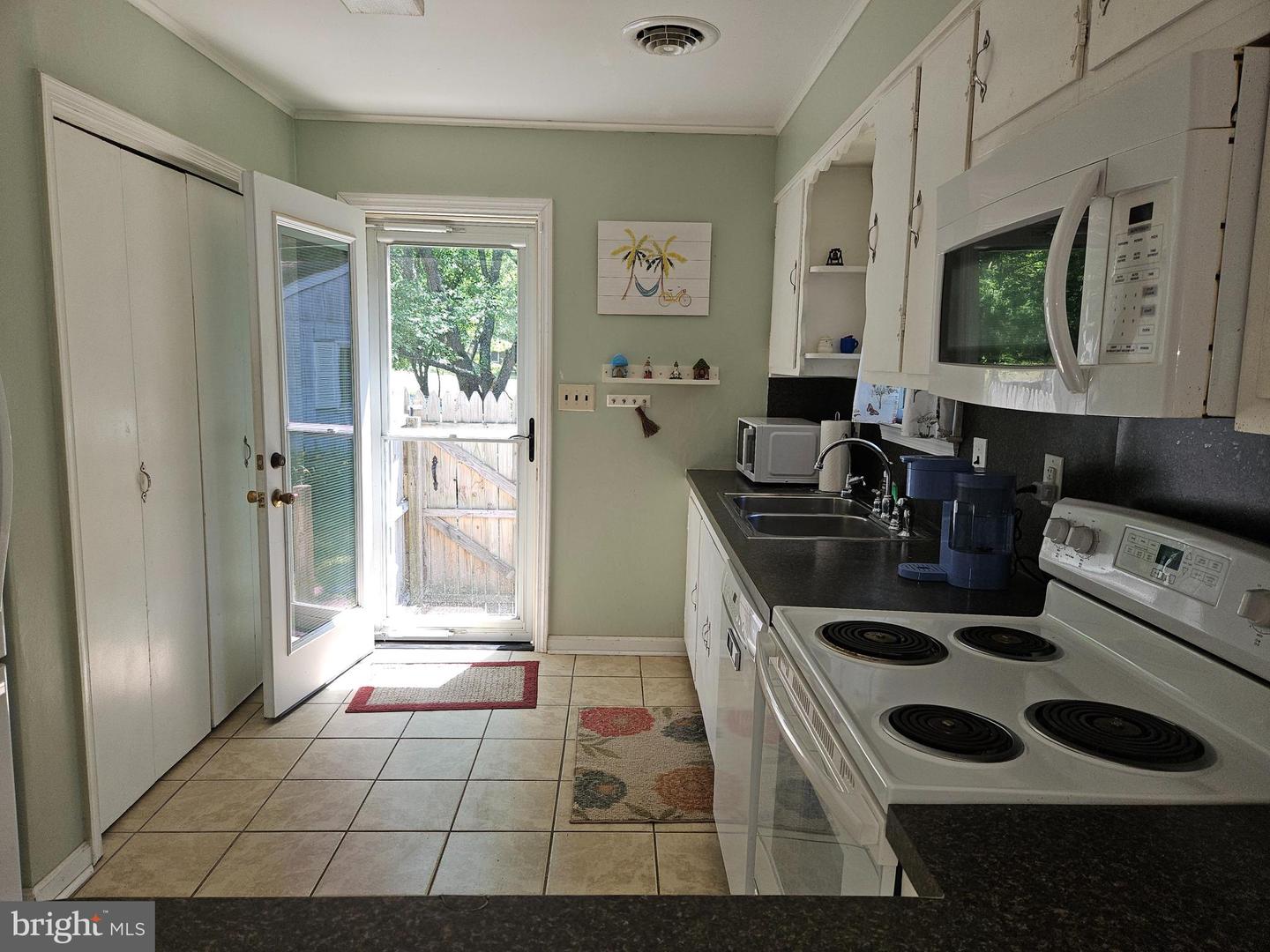 8140 Haven St Property Photo 2