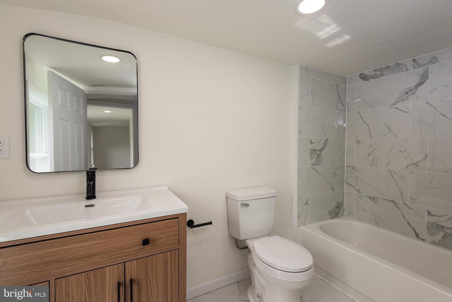 104 Chambers St Property Photo 25
