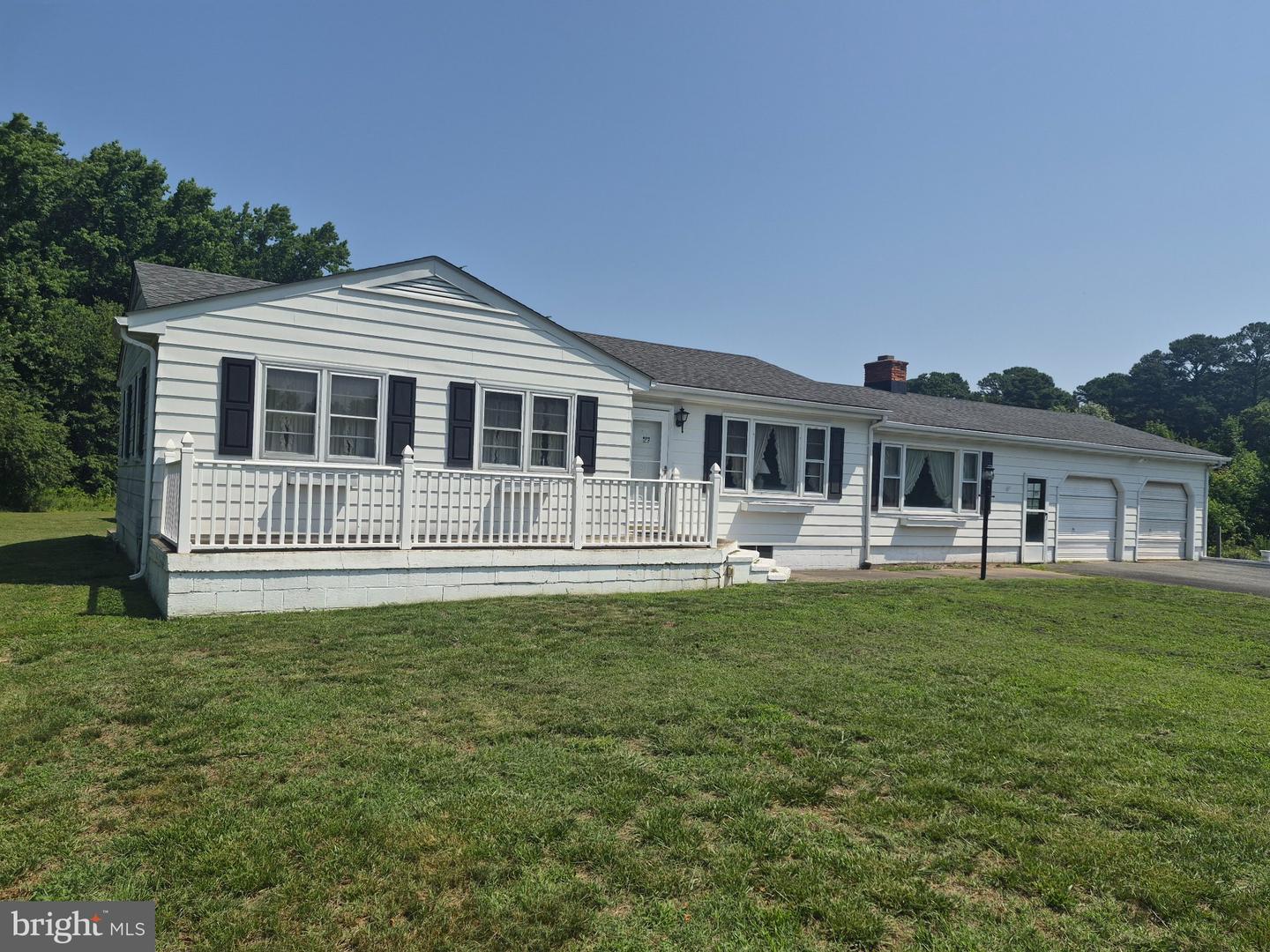 1043 Camp Rd Property Photo 1