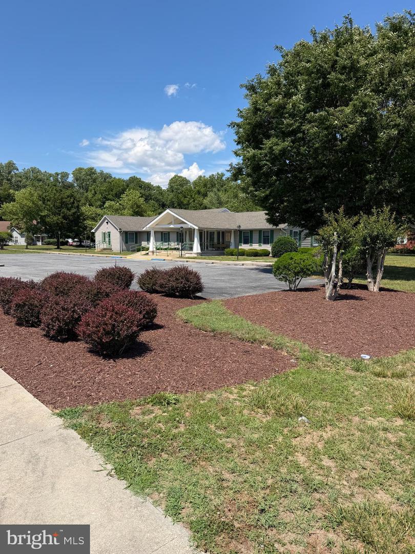 215 Bloomingdale Ave Property Photo 8