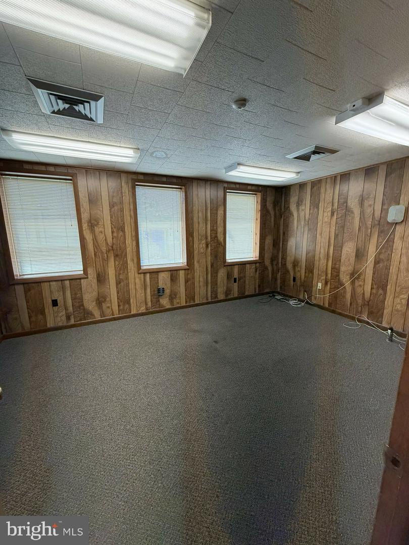 Railroad Ave Property Photo 33