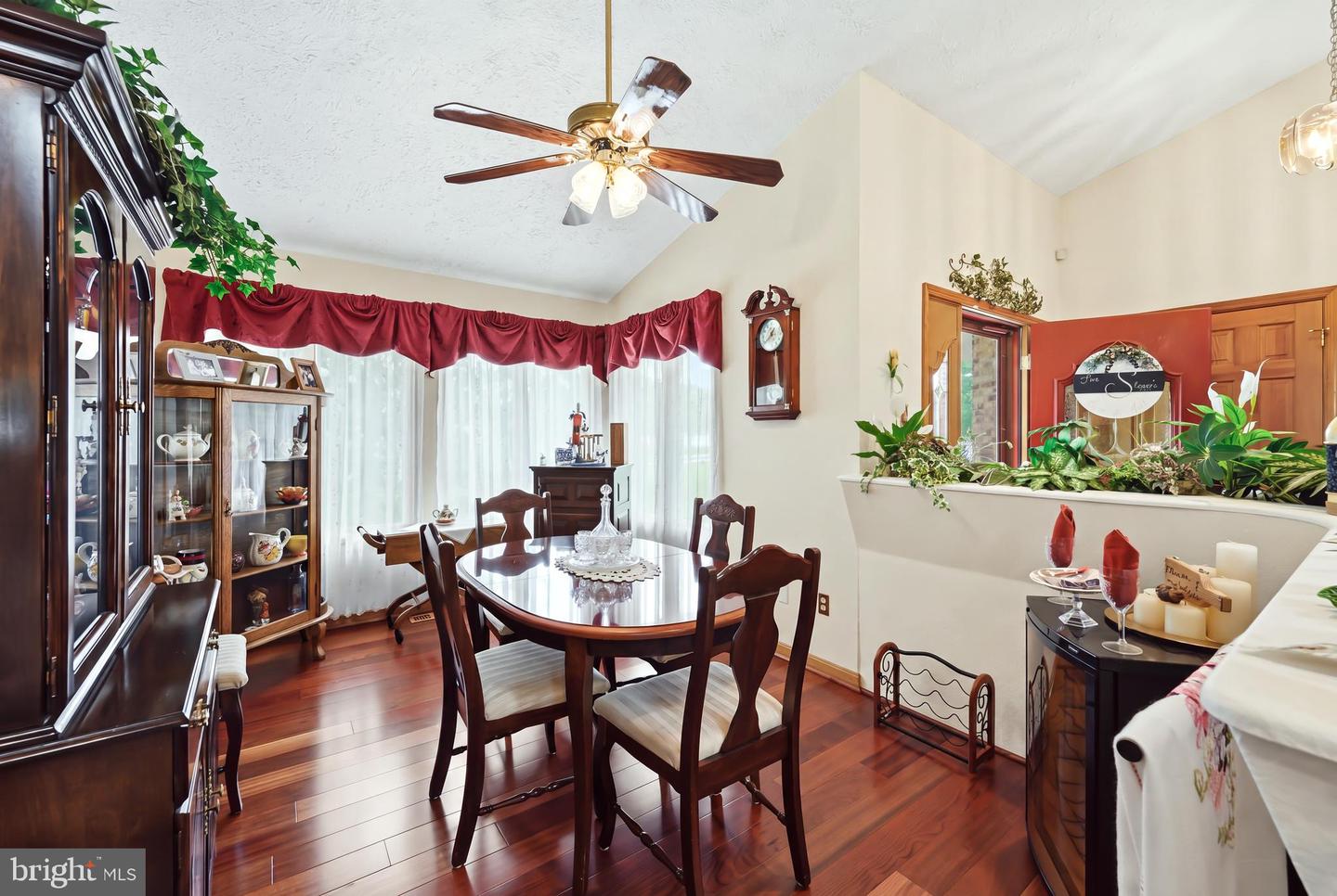 22733 Squire Ln Property Photo 9