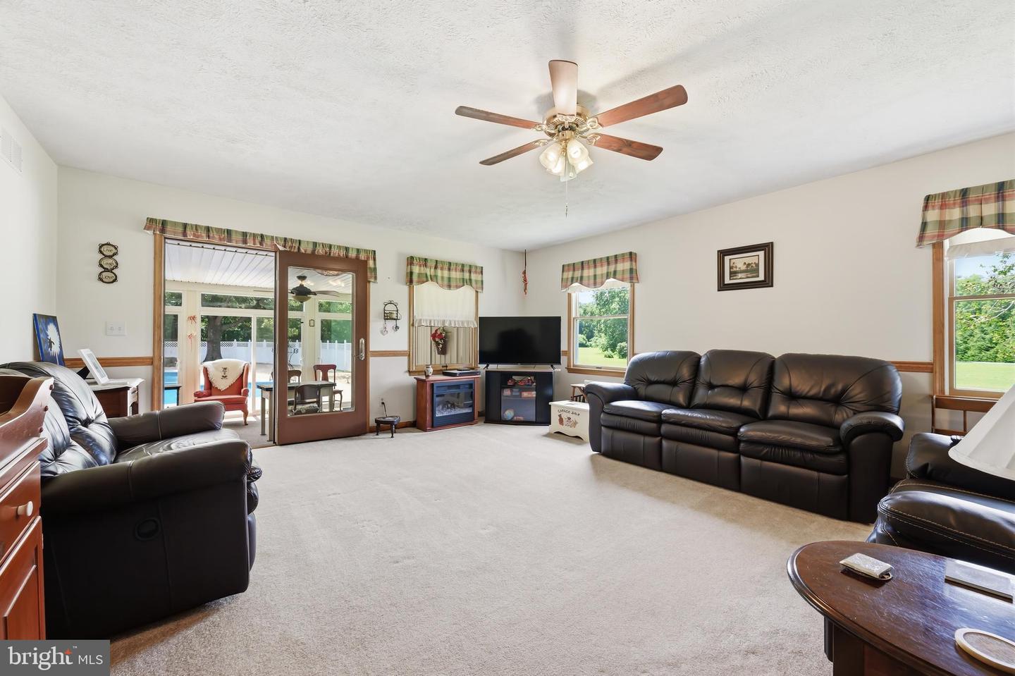 22733 Squire Ln Property Photo 17