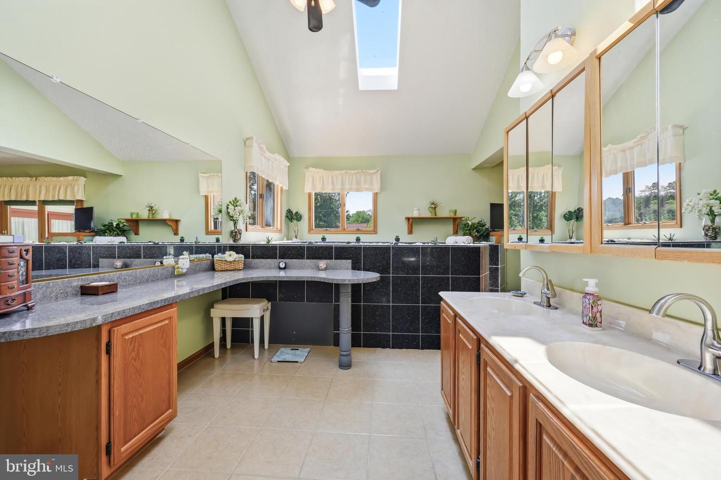 22733 Squire Ln Property Photo 29