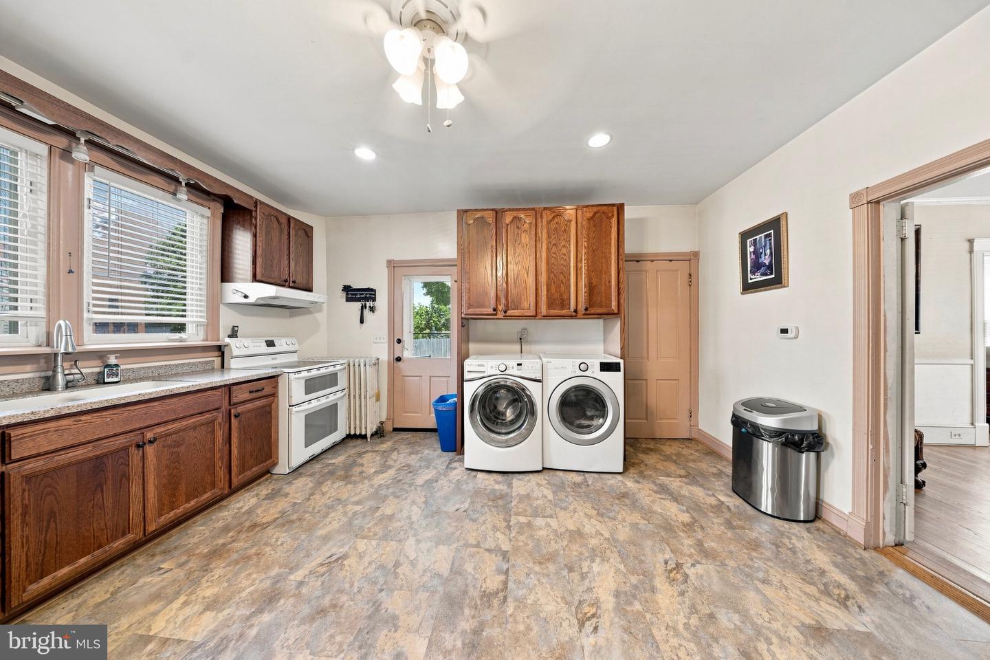 105 S 5th Ave Property Photo 8