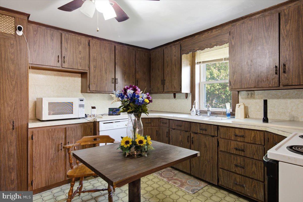 158 Wright St Property Photo 10