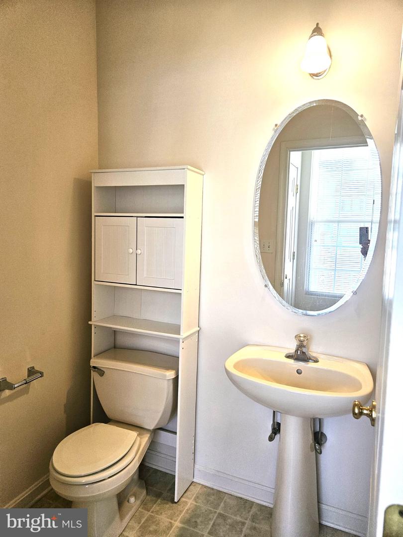 1307 Chesapeake Dr Property Photo 6