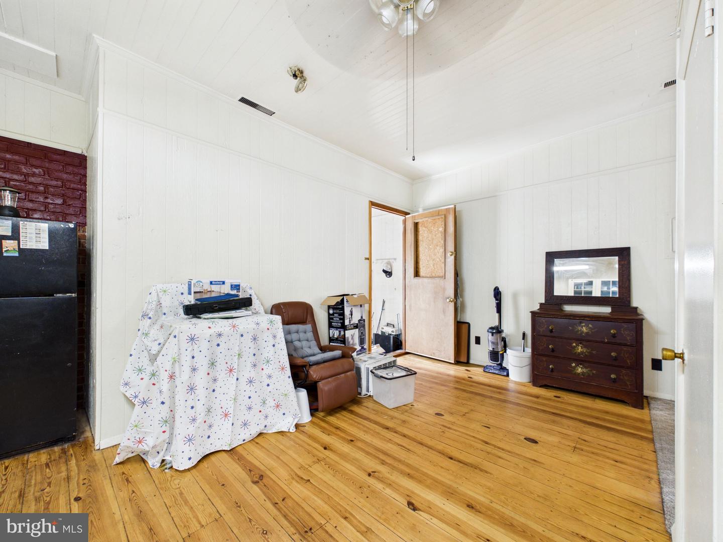 22033 Main St Property Photo 12