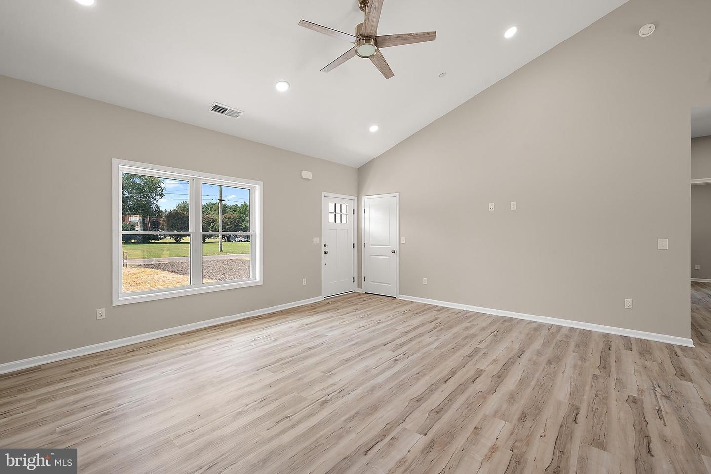 155 Wright St Property Photo 8