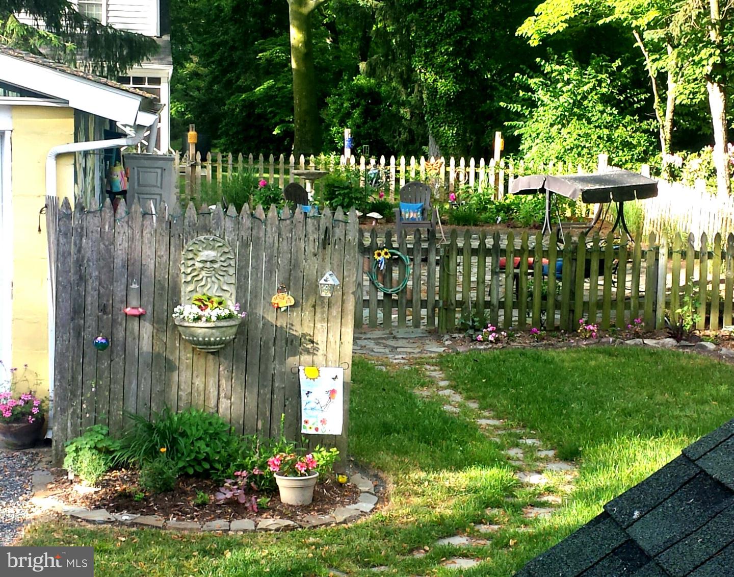 104 Riverton Ave Property Photo 4