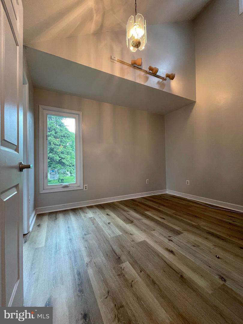 205 E Ridgeville Blvd Property Photo 2