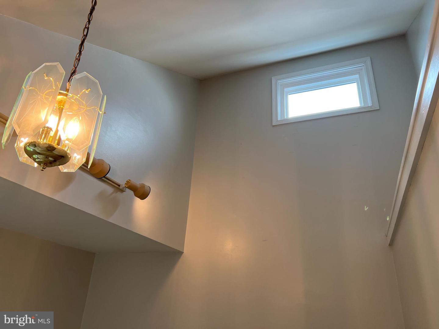 205 E Ridgeville Blvd Property Photo 3