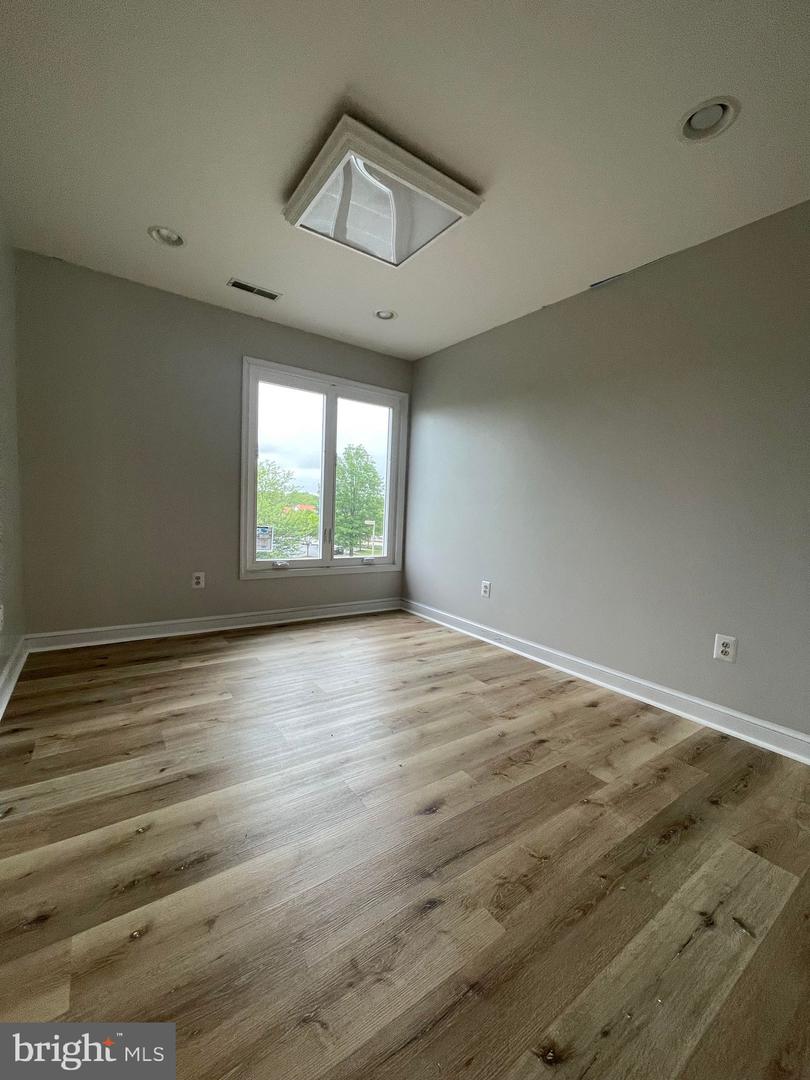 205 E Ridgeville Blvd Property Photo 5