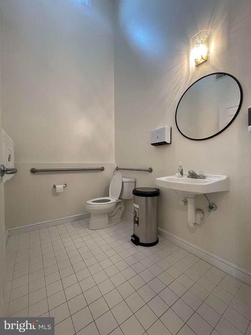 205 E Ridgeville Blvd Property Photo 7