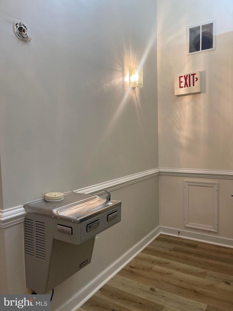 205 E Ridgeville Blvd Property Photo 8