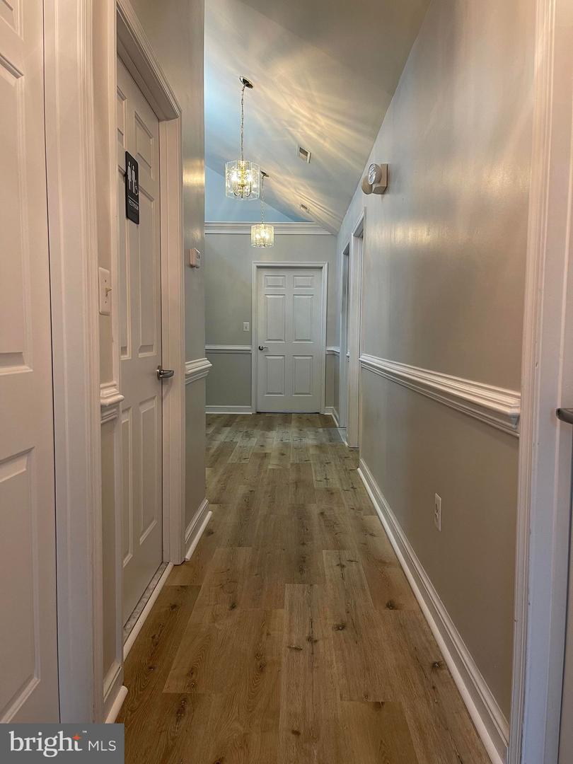 205 E Ridgeville Blvd Property Photo 9