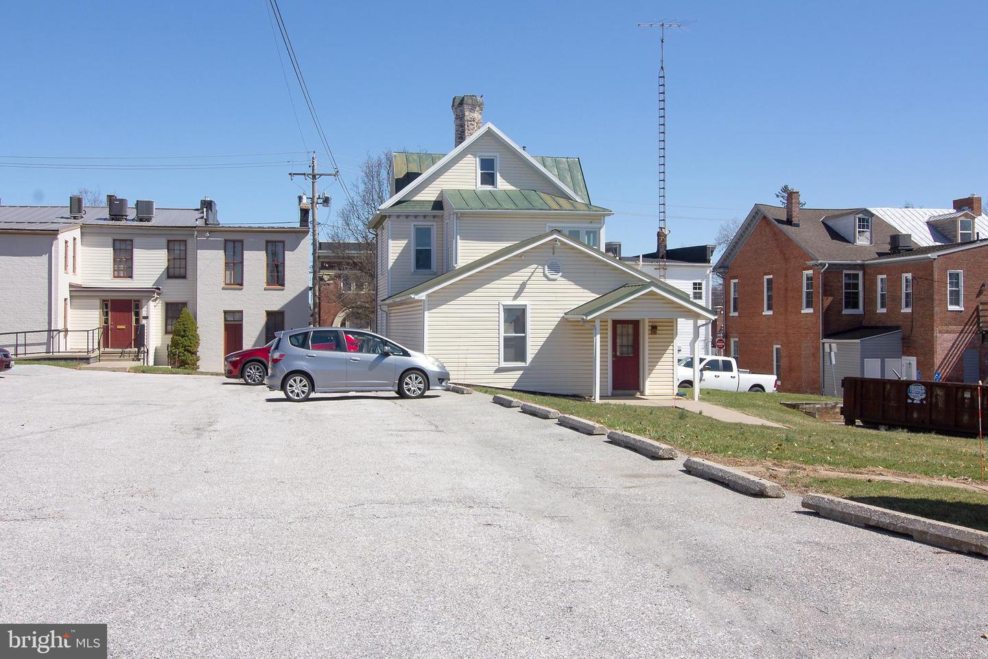 192 E Main St Property Photo 8