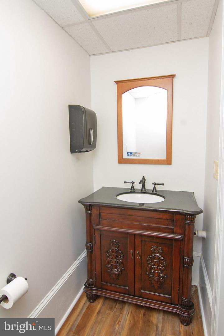 192 E Main St Property Photo 18