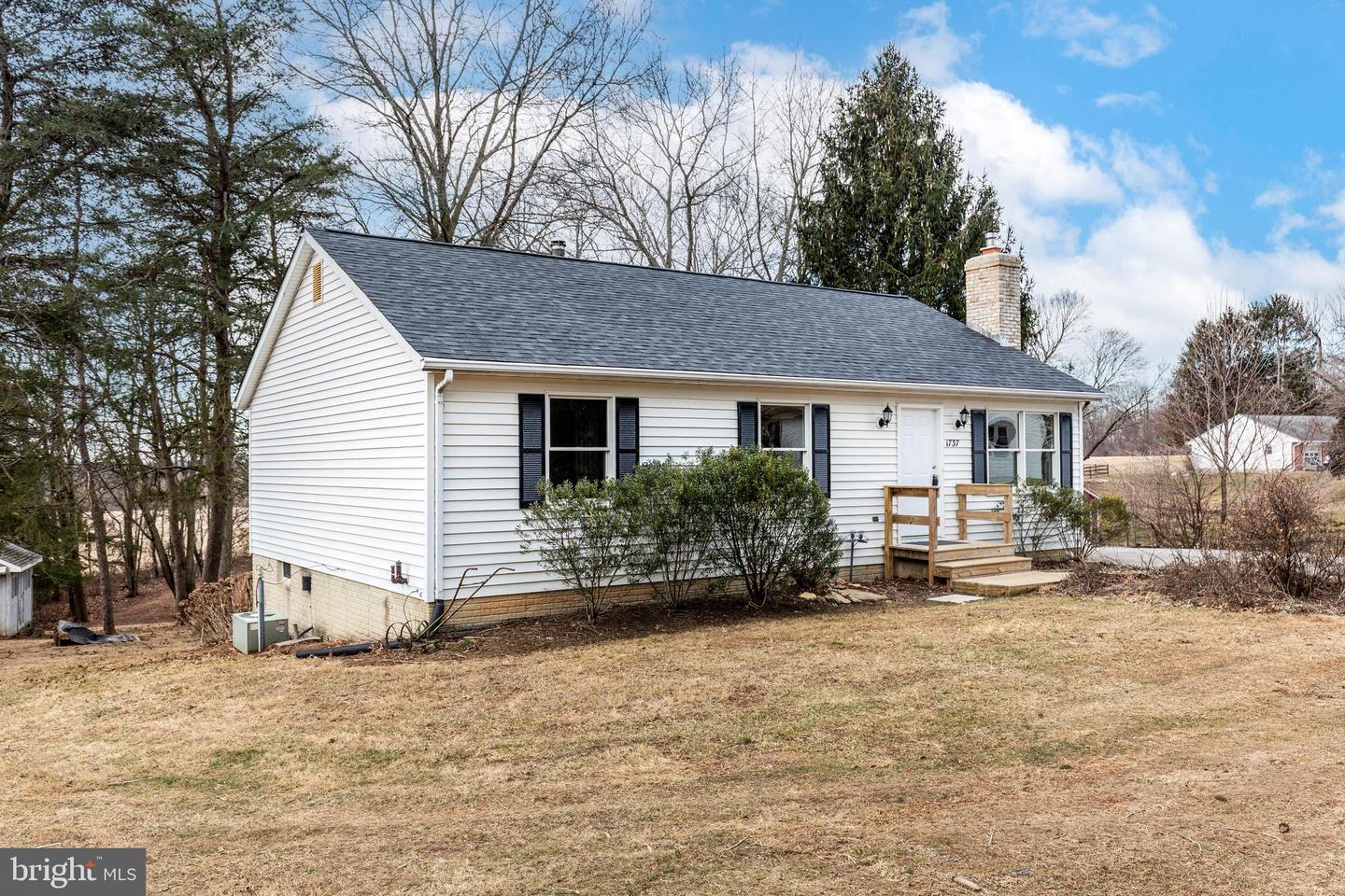 1737 Sams Creek Rd Property Photo