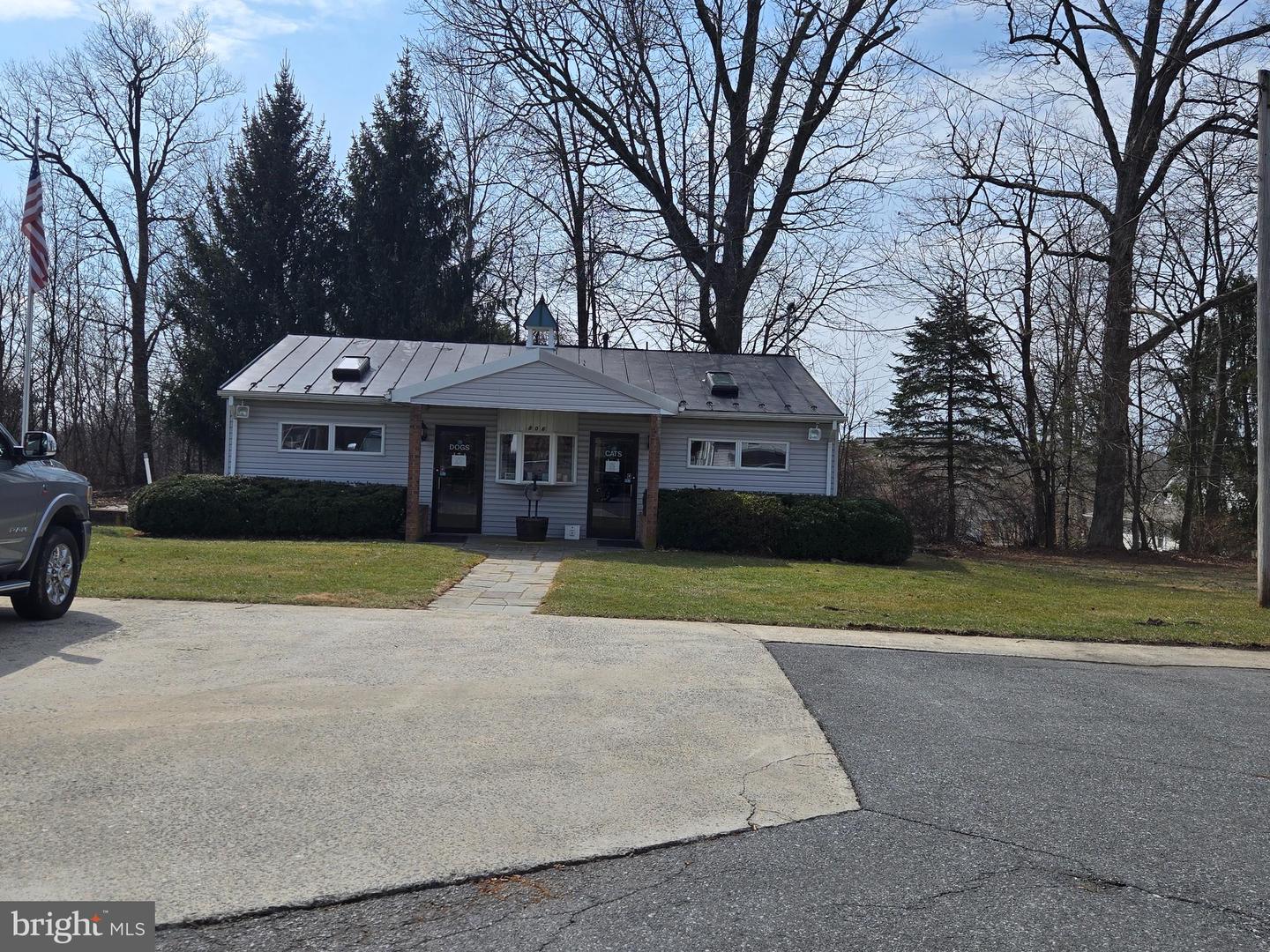 806 Park Ave Property Photo 4