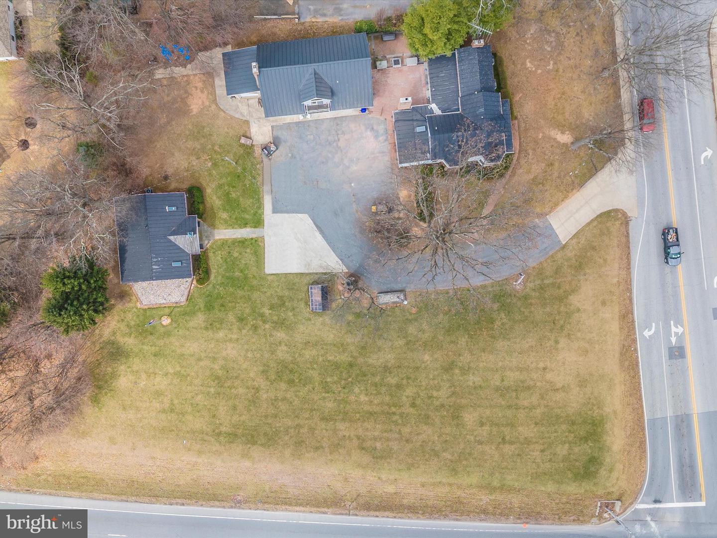 806 Park Ave Property Photo 8