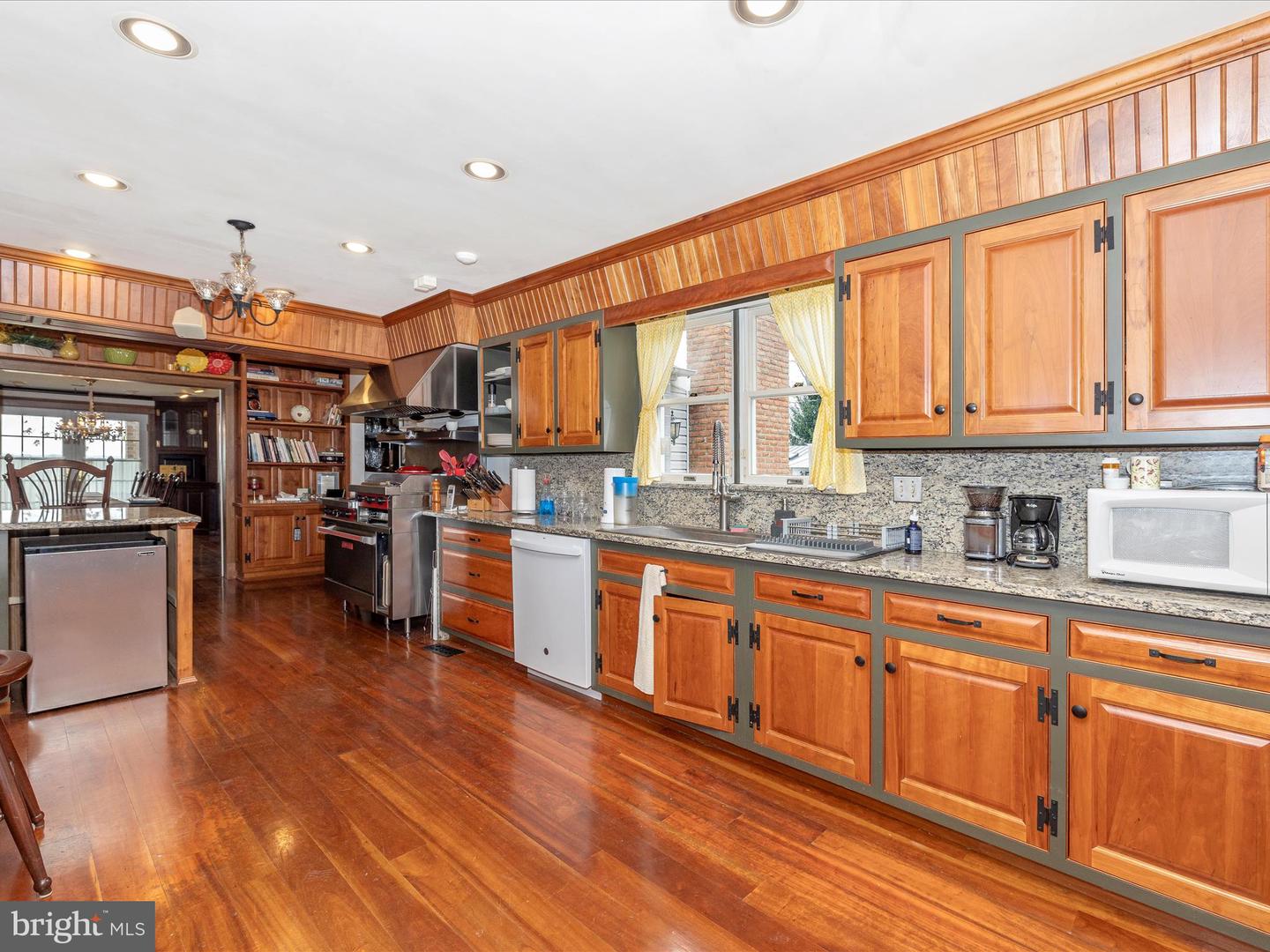 806 Park Ave Property Photo 30