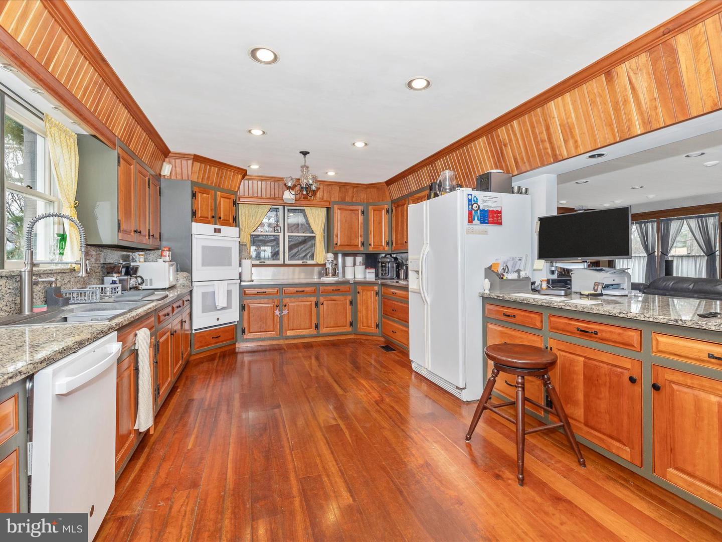 806 Park Ave Property Photo 37