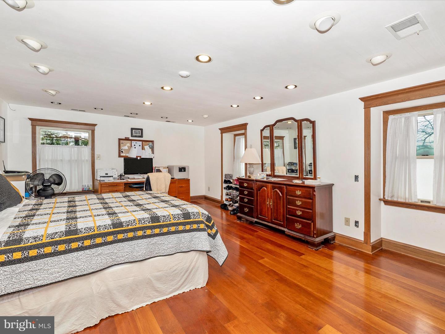 806 Park Ave Property Photo 43