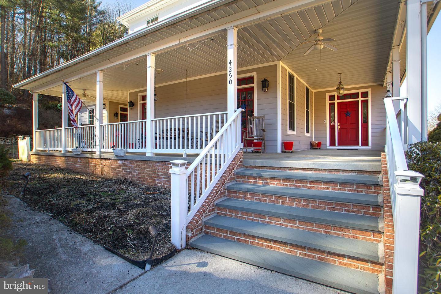4250 Grave Run Rd Property Photo