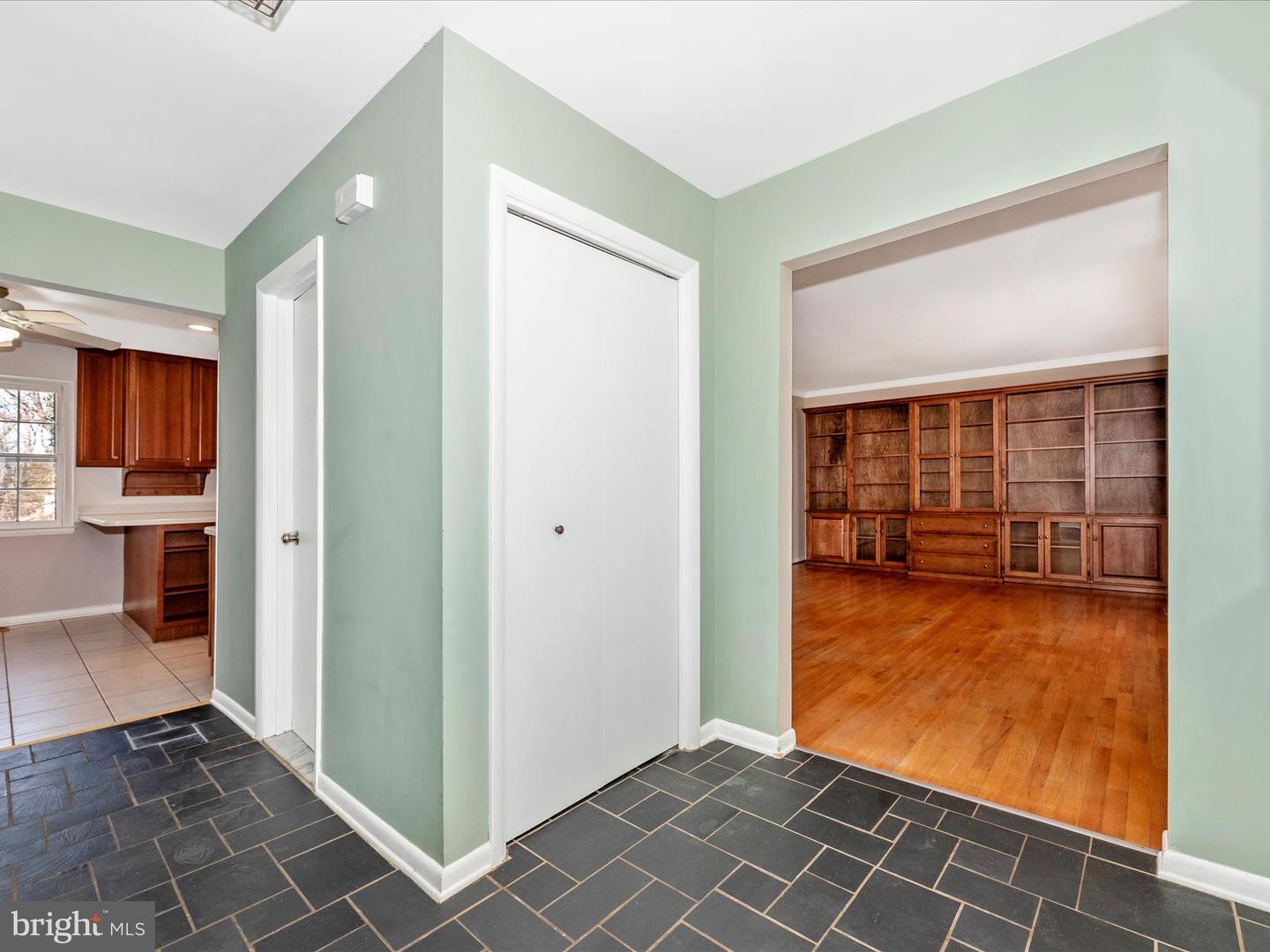 1004 Bruce Ct Property Photo 4